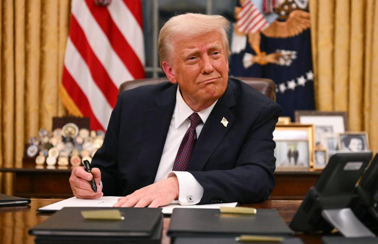 Donald Trump Urges US Tech Industry to Heed DeepSeek AI's Rapid Rise